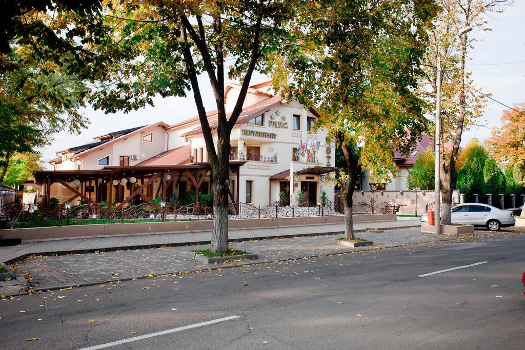 Hotel Parc Tecuci Exterior foto